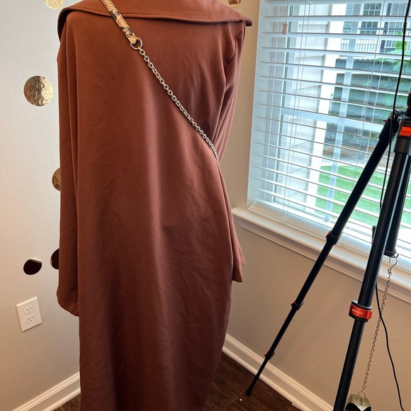 This beautiful brown jackets is a must have it’s used but in great condition - Picture 2 of 3